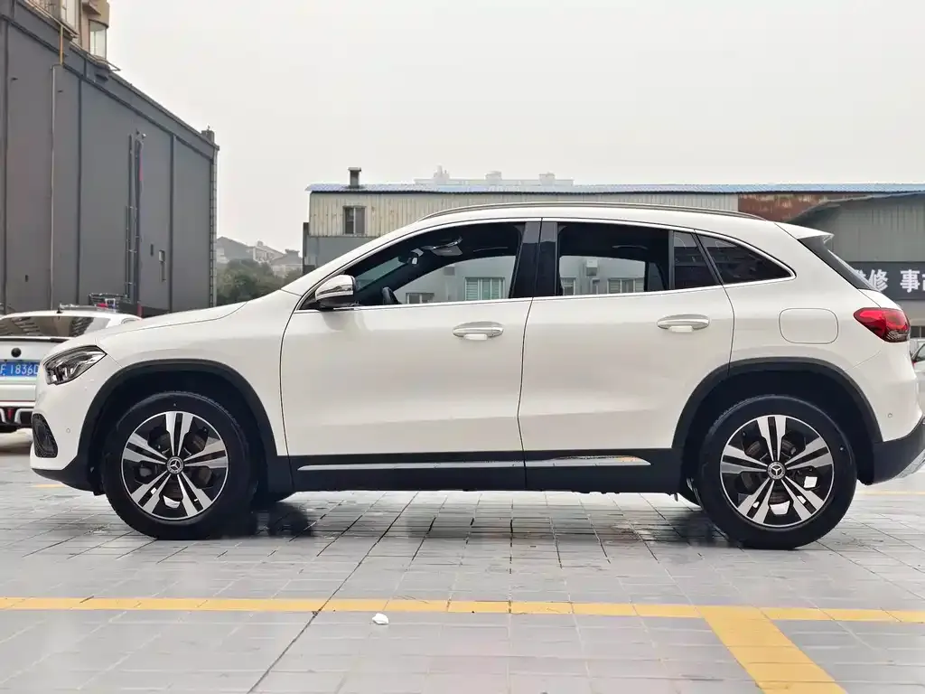 Mercedes-Benz GLA — фото 6