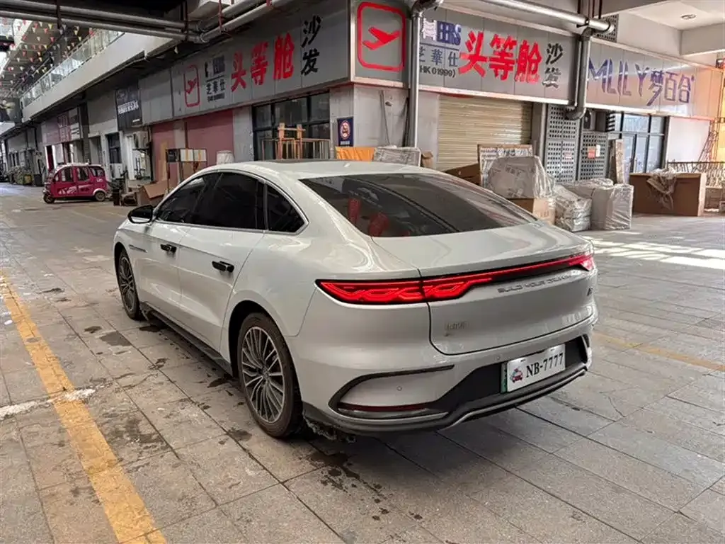 BYD Han — фото 3