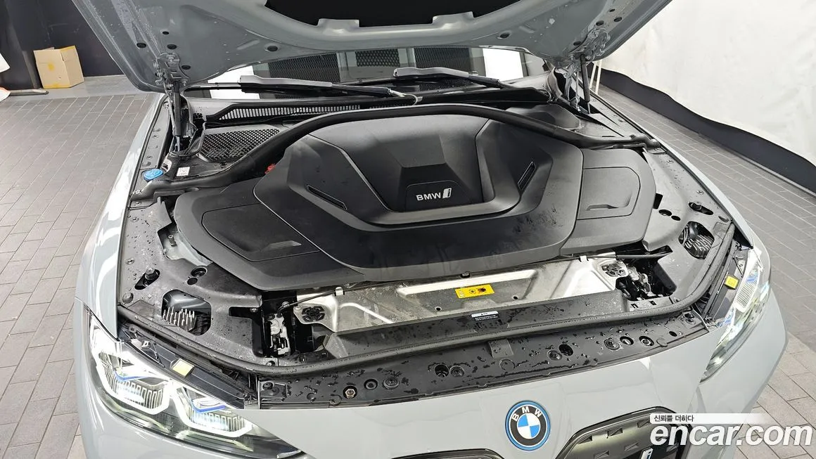 BMW i4 — фото 4