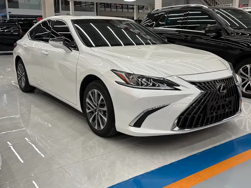 Lexus ES — фото 10