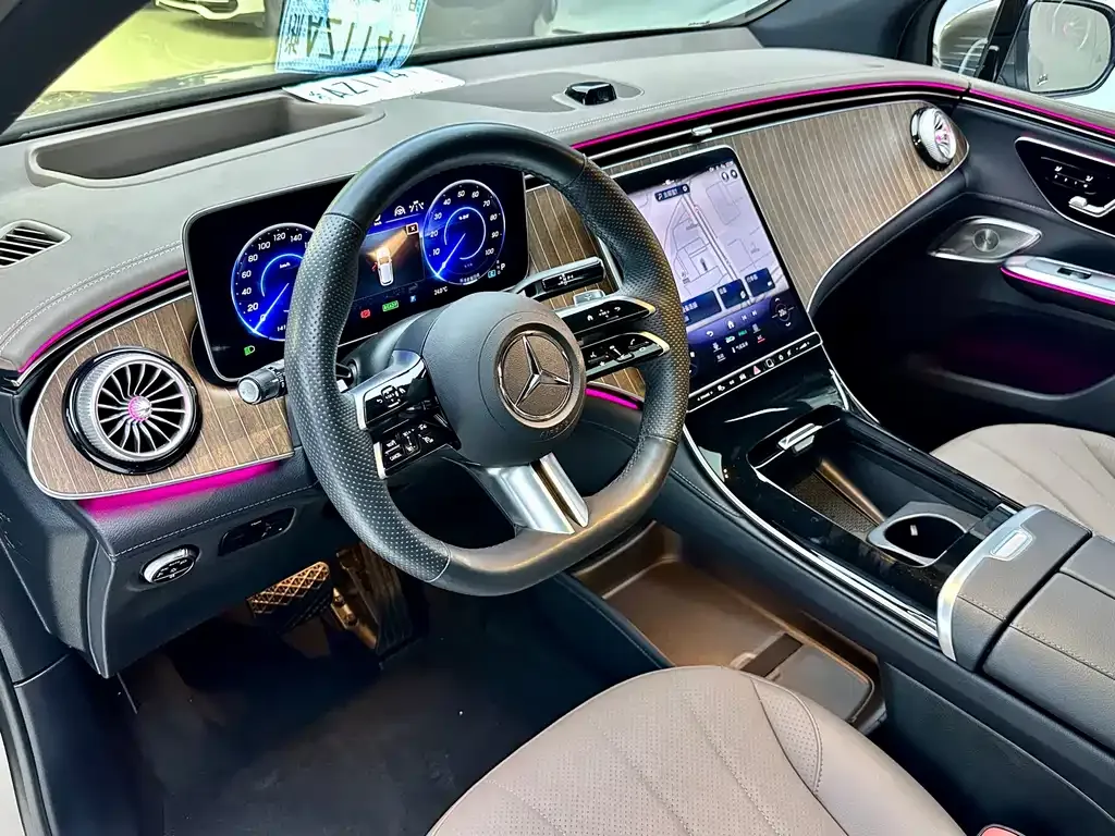 Mercedes-Benz EQE SUV — фото 10