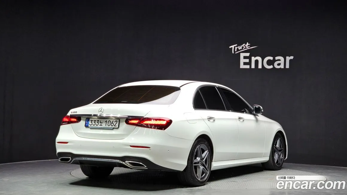 Mercedes-Benz E-Class — фото 2