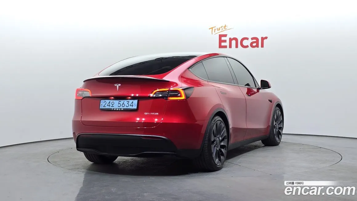 Tesla Model Y — фото 2