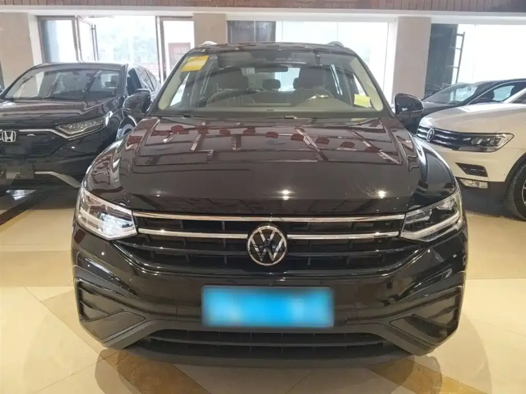 Volkswagen Tiguan L — фото 9