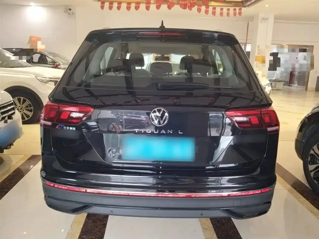 Volkswagen Tiguan L — фото 8