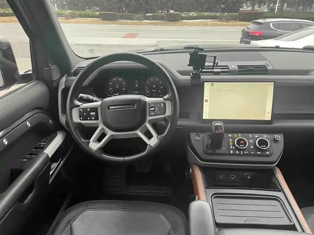 Land Rover Defender — фото 6