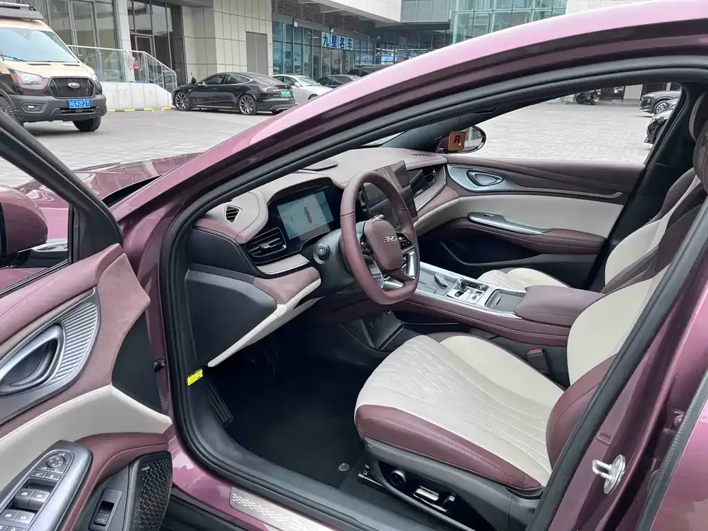BYD Seal — фото 10