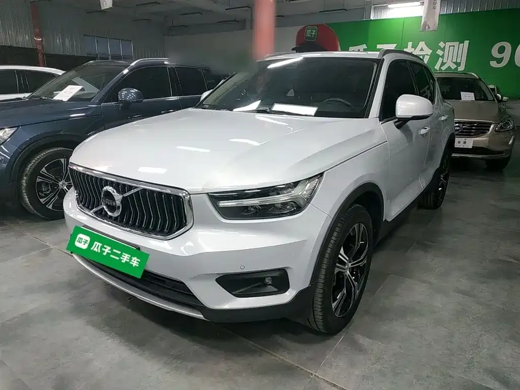 Volvo XC40 — фото 7