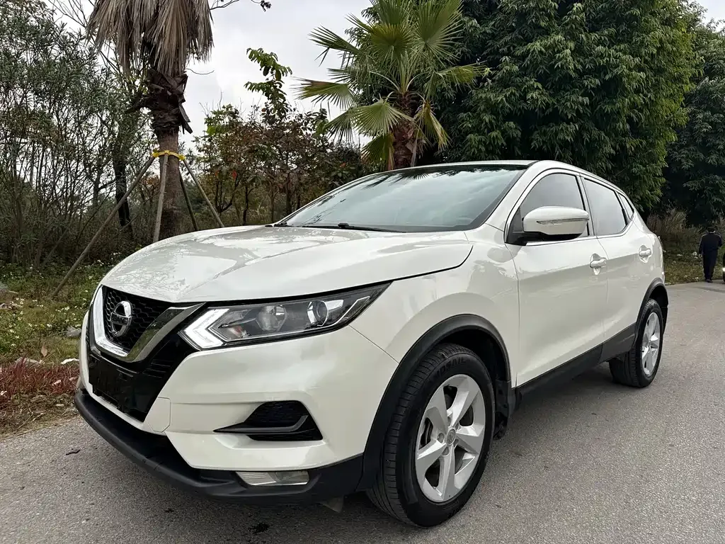 Nissan Qashqai — фото 1