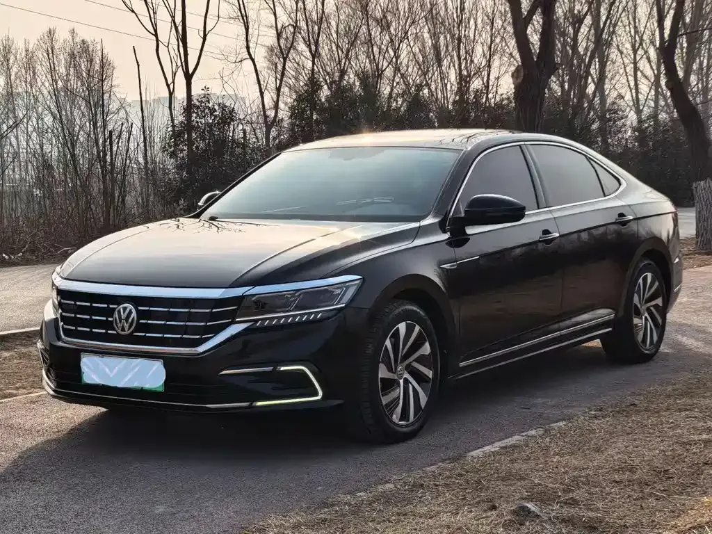 Volkswagen Passat New Energy — фото 1