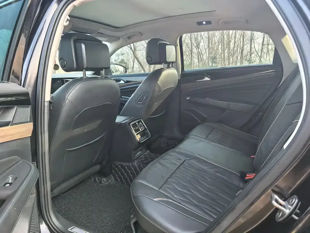Volkswagen Passat New Energy — фото 2