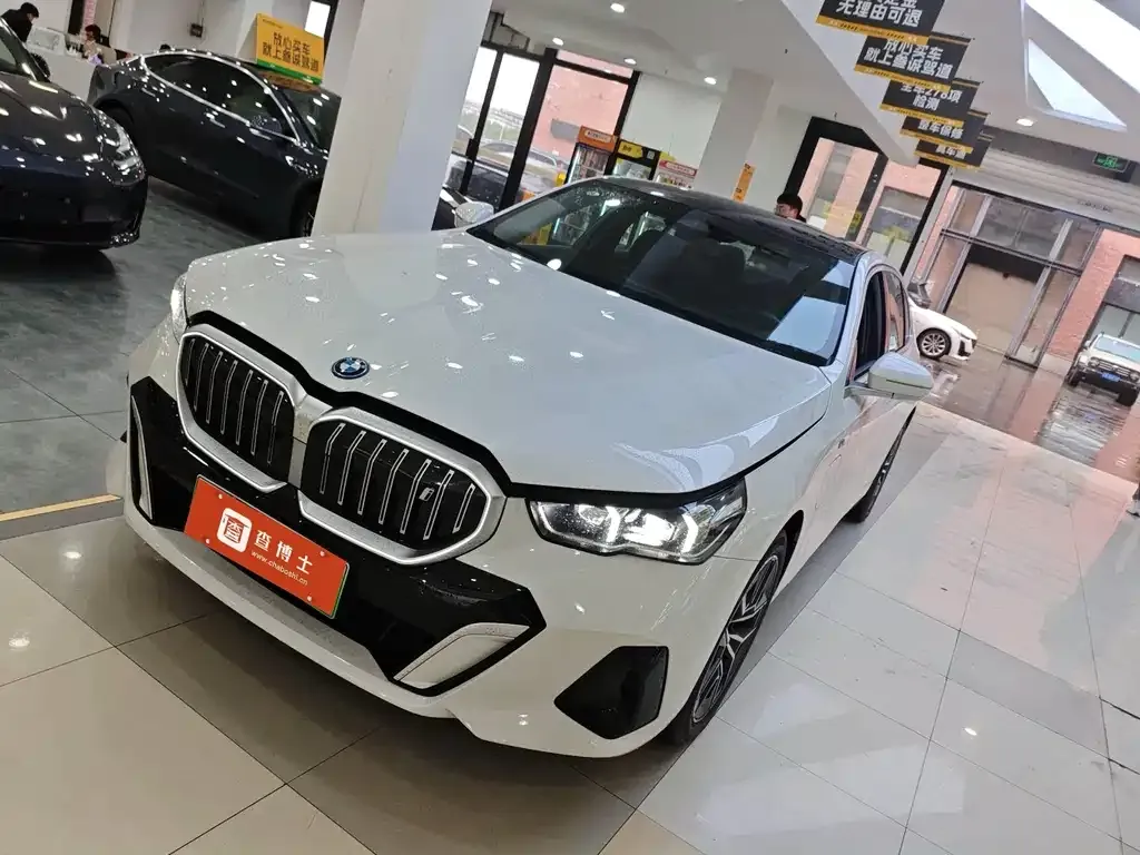 BMW i5 — фото 1
