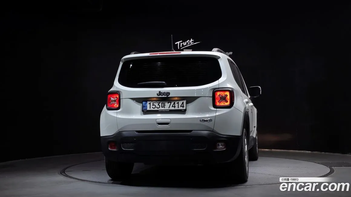 Jeep Renegade — фото 4