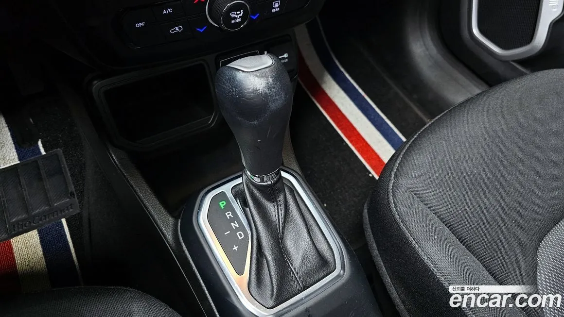 Jeep Renegade — фото 10