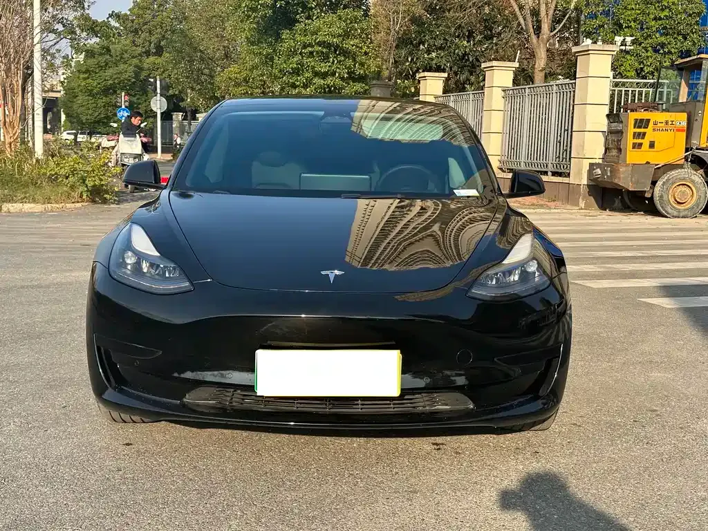 Tesla Model 3 — фото 4