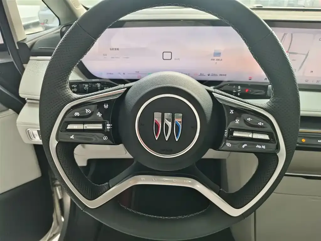 Buick GL8 Hybrid — фото 2