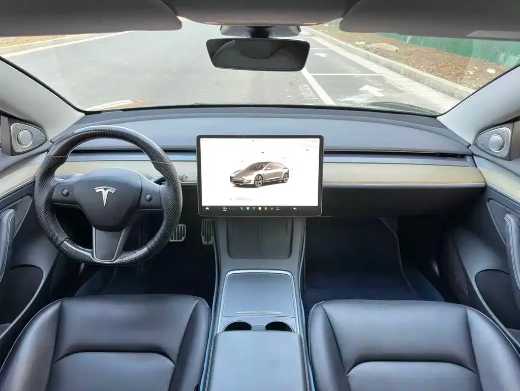 Tesla Model 3 — фото 3