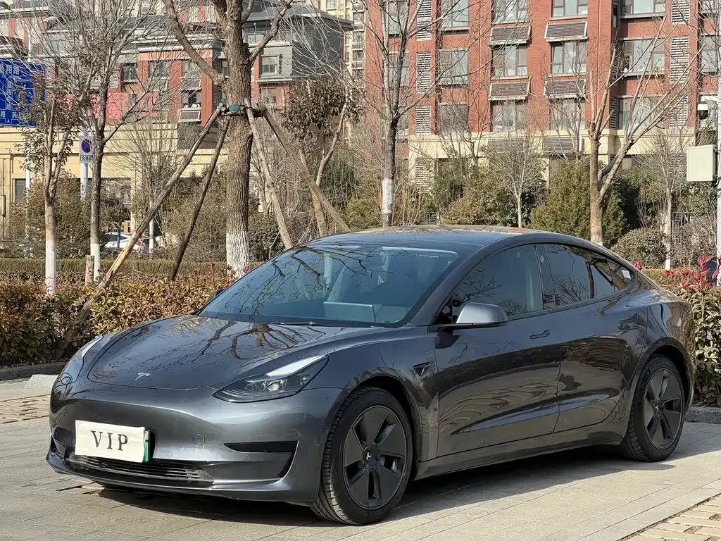 Tesla Model 3 — фото 1
