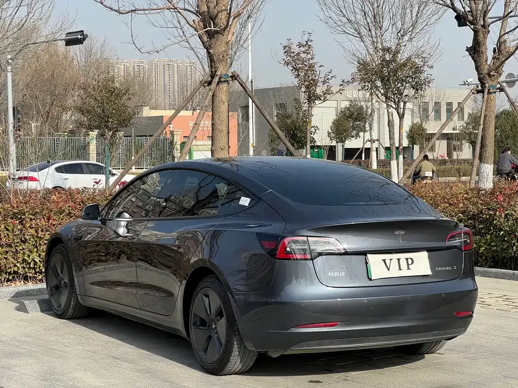 Tesla Model 3 — фото 7