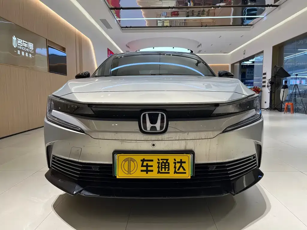 Honda e:NP2 — фото 1