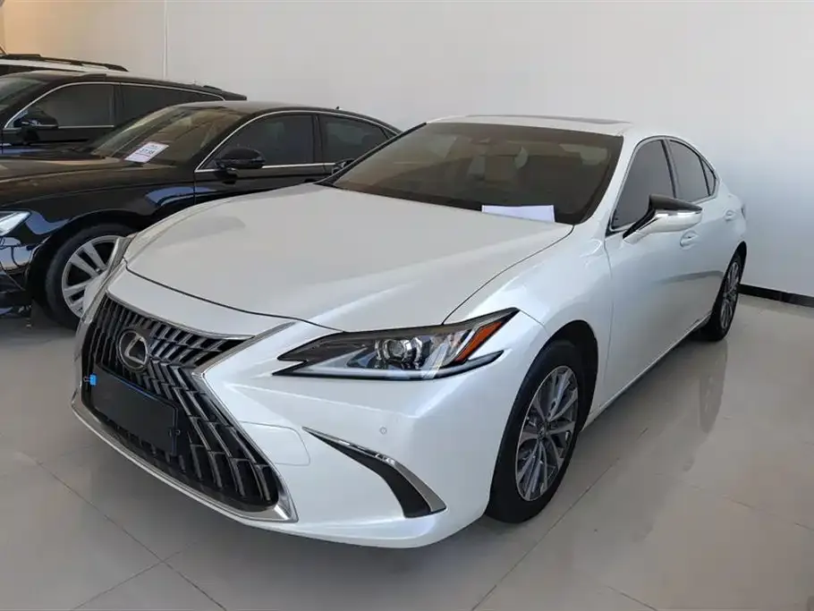 Lexus ES — фото 1