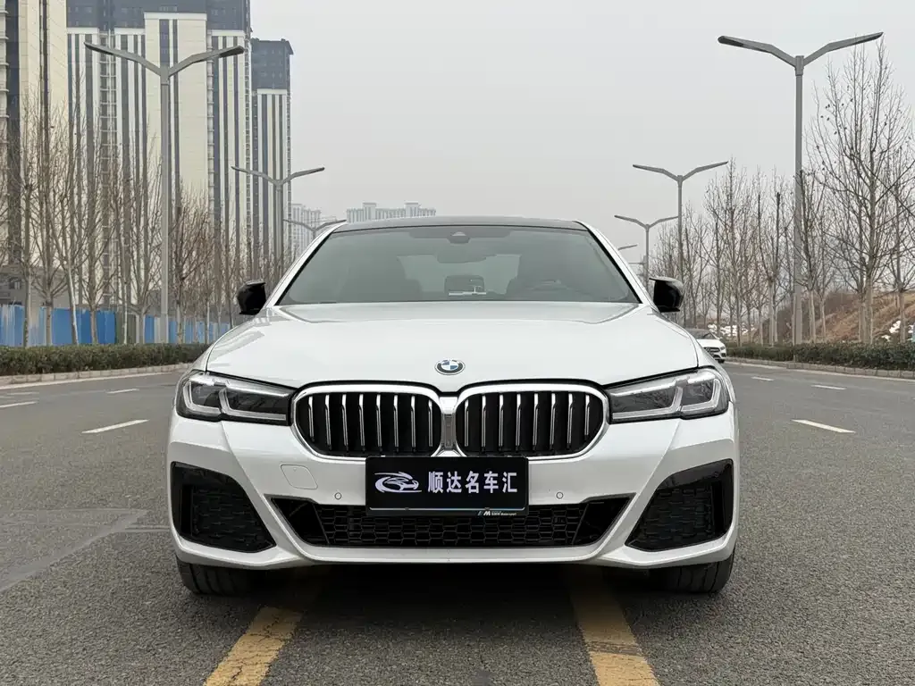 BMW 5 Series — фото 9