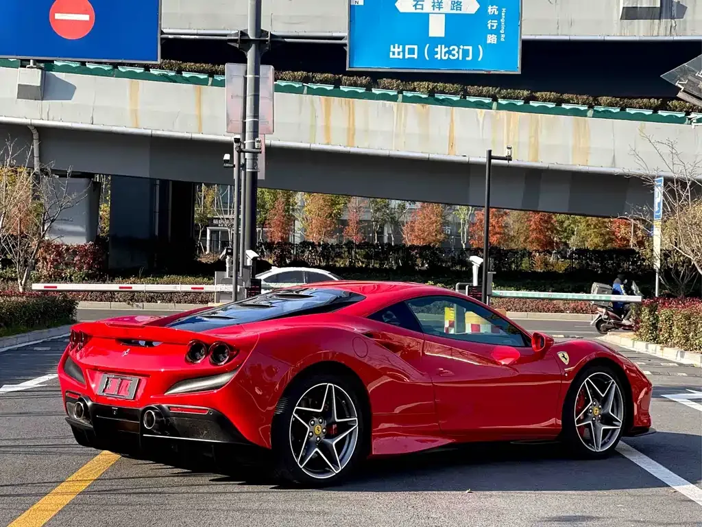 Ferrari F8 — фото 8