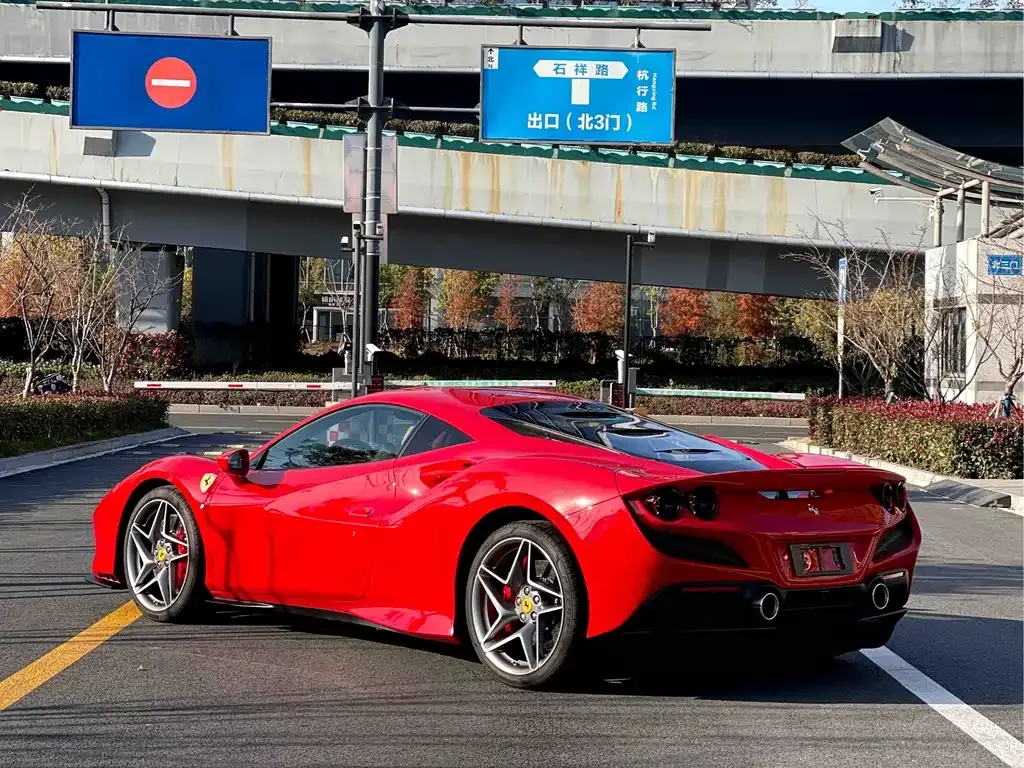 Ferrari F8 — фото 6