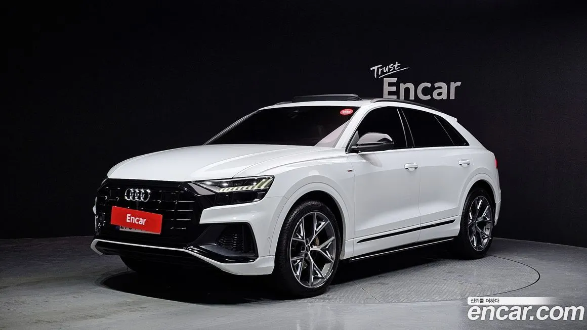 Audi Q8 — фото 1