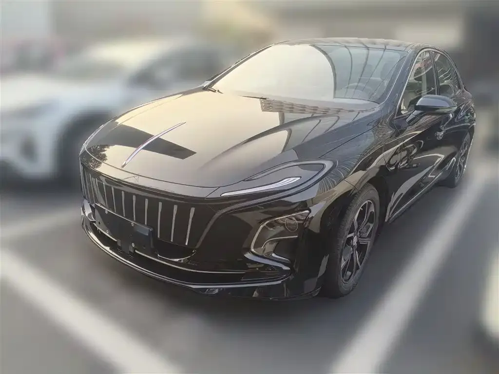 Hongqi E-QM5 — фото 1