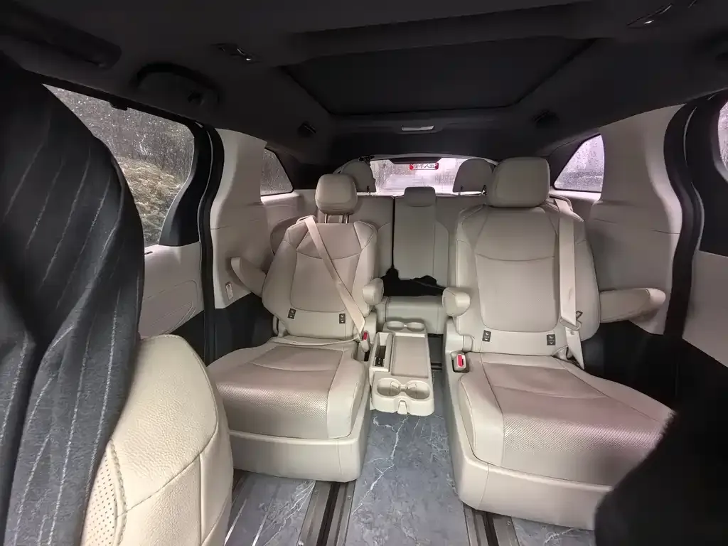 Toyota Granvia — фото 6