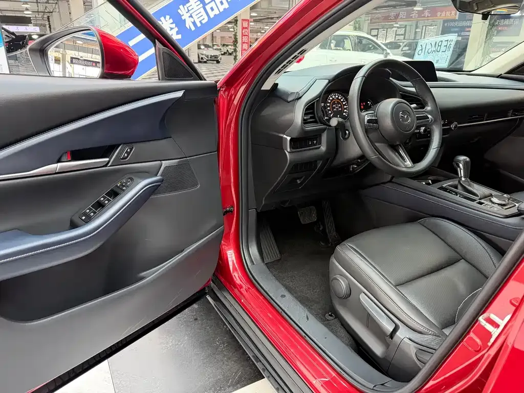 Mazda CX-30 — фото 10