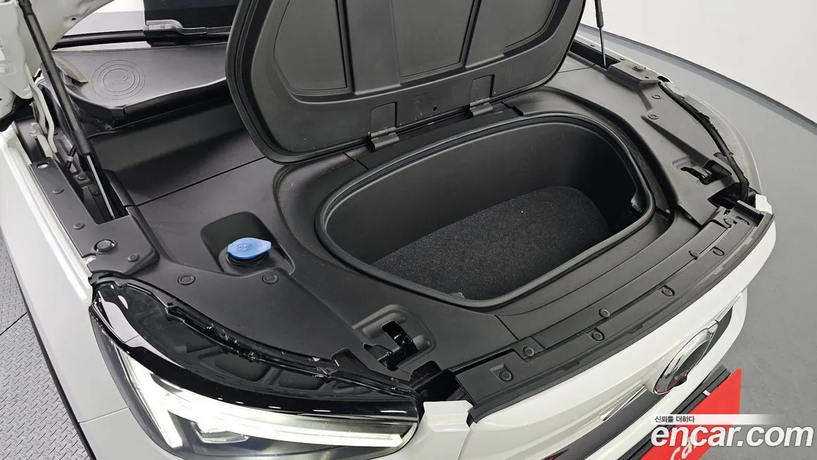 Volvo C40 — фото 10