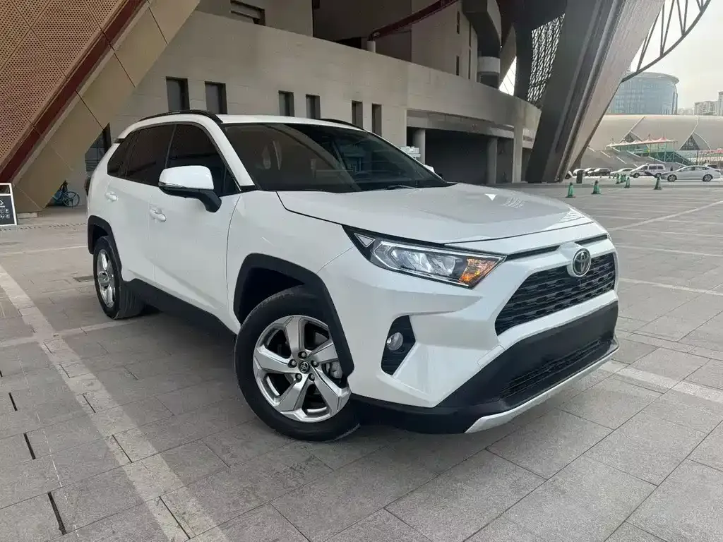 Toyota RAV4 — фото 2