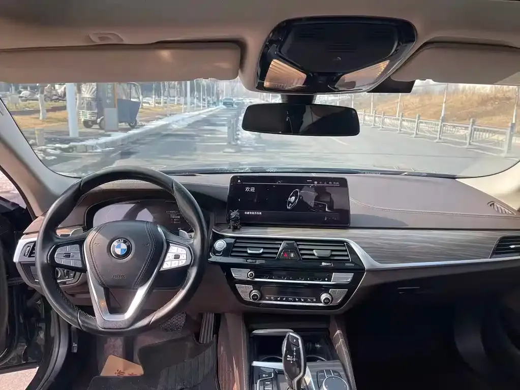 BMW 5 Series — фото 10