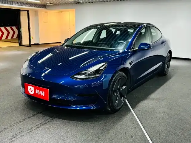 Tesla Model 3 — фото 1