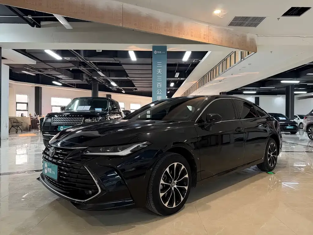 Toyota Avalon — фото 1
