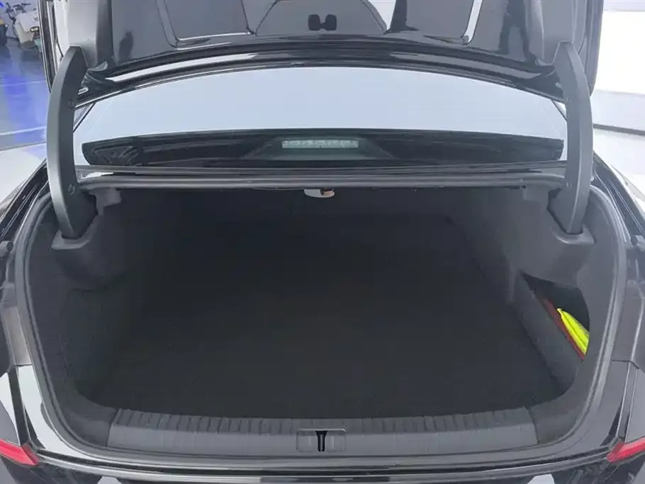 Volkswagen Passat New Energy — фото 3