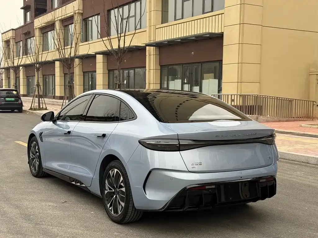 BYD Seal — фото 3