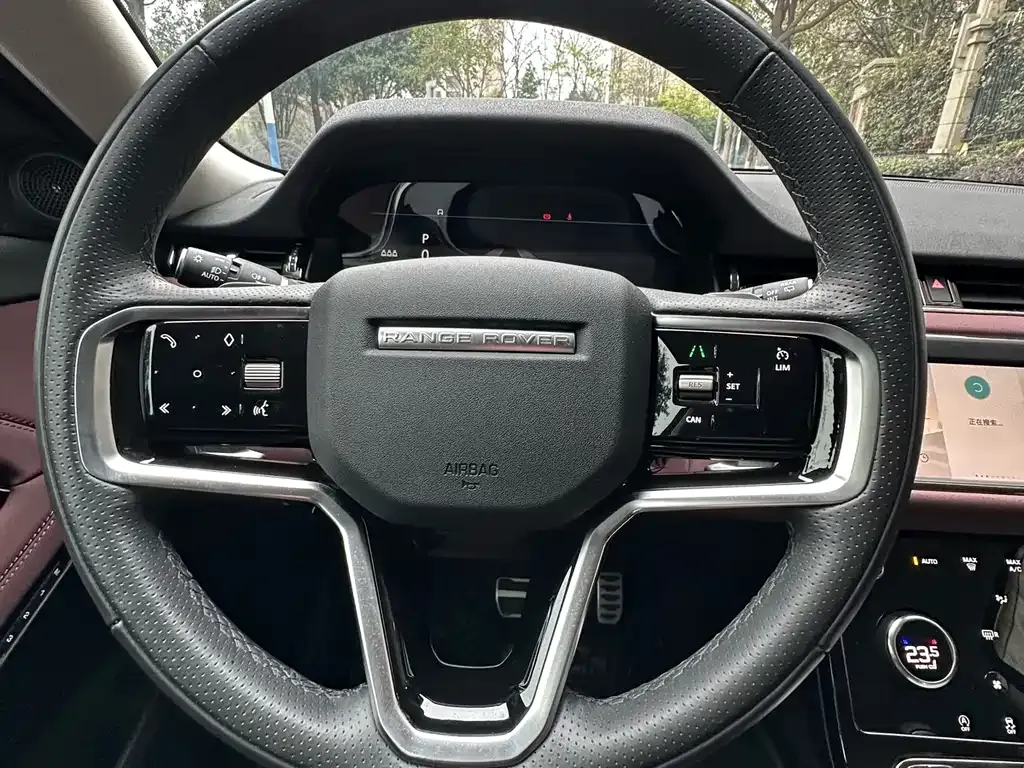 Land Rover Evoque PHEV — фото 10