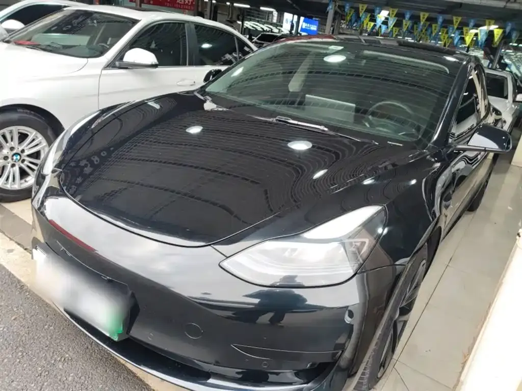 Tesla Model 3 — фото 1