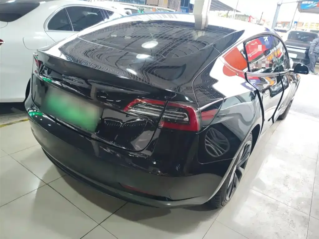 Tesla Model 3 — фото 3