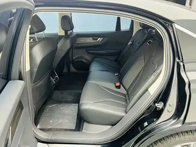 Hongqi E-QM5 — фото 3