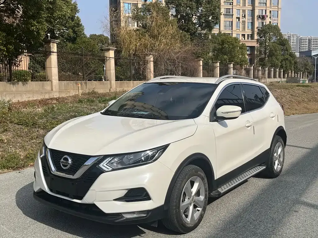 Nissan Qashqai — фото 1