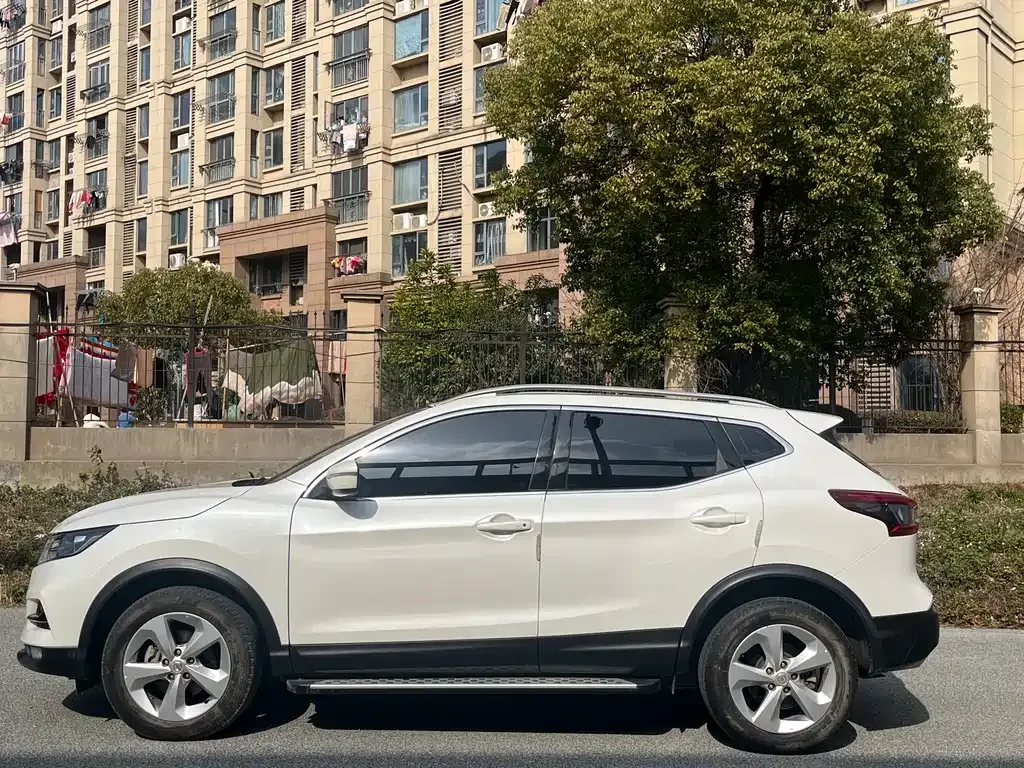 Nissan Qashqai — фото 10