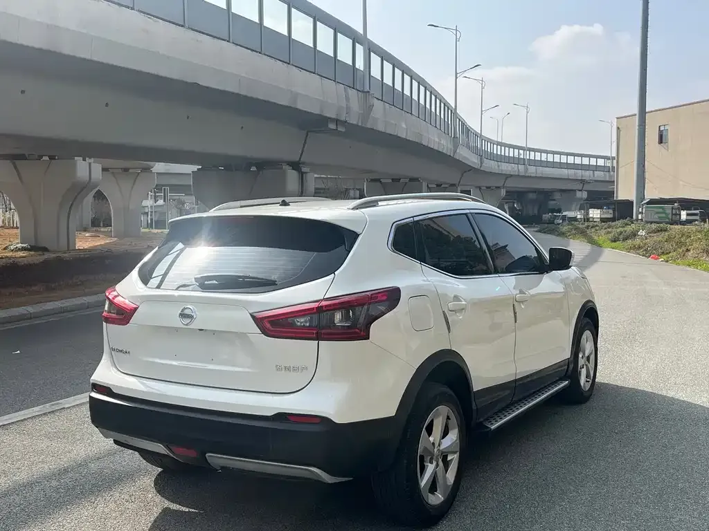 Nissan Qashqai — фото 8