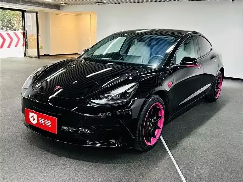 Tesla Model 3 — фото 1