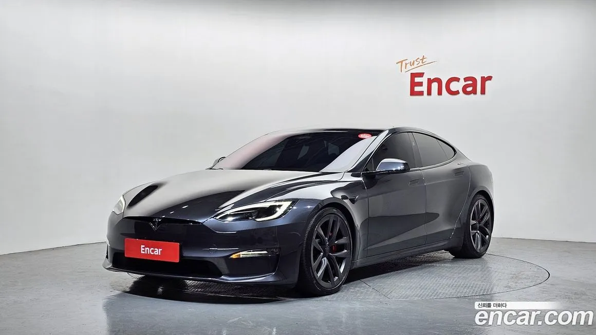 Tesla Model S — фото 1