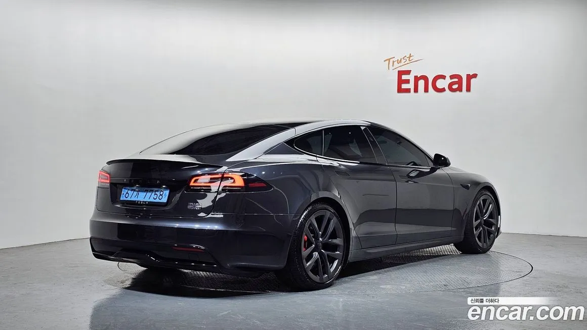 Tesla Model S — фото 4