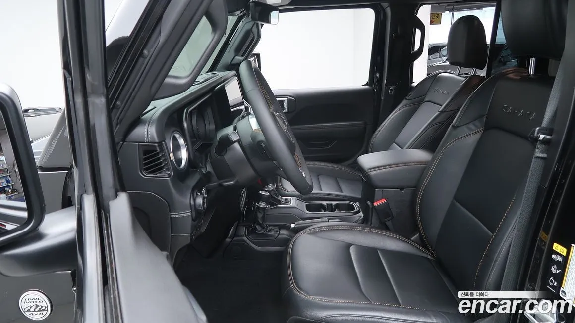 Jeep Wrangler — фото 10